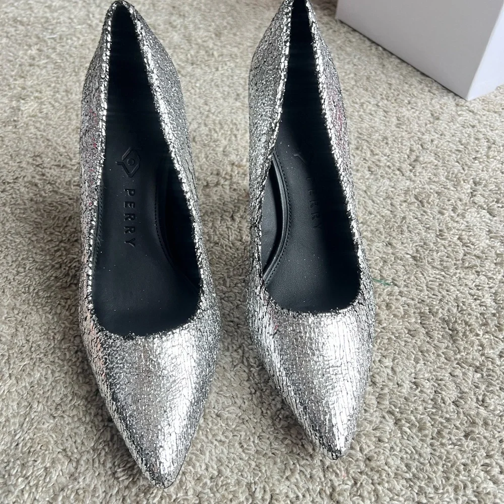 Katy Perry Silver Crackle Pointed Toe Heels
New without tags - Picture 2 of 7